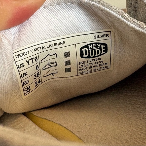 Hey Dude Wendy Metallic Shine Silver Slip On Sneakers youth 6 Women 8 - Picture 7 of 7